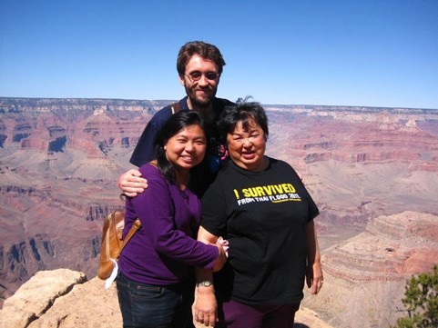Dr. Vipa Tiranutti ‘91 with her husband Jerome Hassler and her mother Panida Tiranutti
